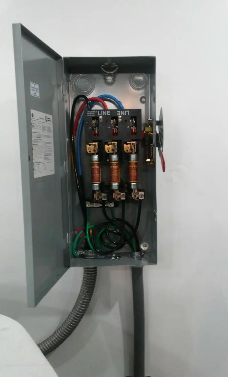 Three-phase disconnect switch installed for Smoke Detector Installation in Rineyville